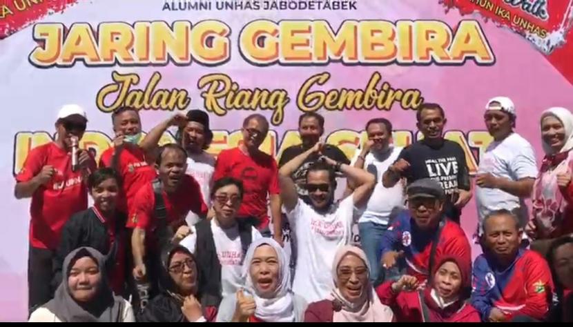 IKA Unhas Jabodetabek menggelar acara Jakarta Fun Walk 2022 di Kawasan Gelora Bung Karno Jakarta, Ahad (27/3/2022)