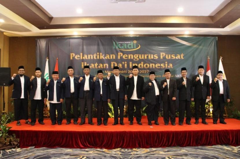 Pelantikan pengurus Pusat Ikatan Dai Indonesia (PP IKADI) periode 2021-2025. IKADI berkomitmen dakwahkan Islam rahmatan lil alamin. 