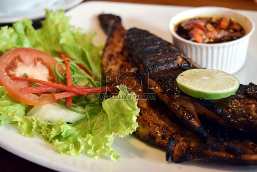 Ikan bakar aji-aji, salah satu menu Kedai Nyonya Bintuni.