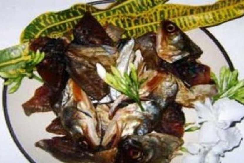 Ikan bekasem, resep istimewa Keraton Kasepuhan Cirebon yang disajikan saat Maulid Nabi Muhammad.