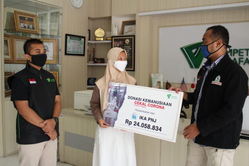  Ikatan Alumni Politeknik Jakarta (IKA PNJ) mendonasikan sejumlah uang sebesar Rp. 24.058.834 kepada Dompet Dhuafa.