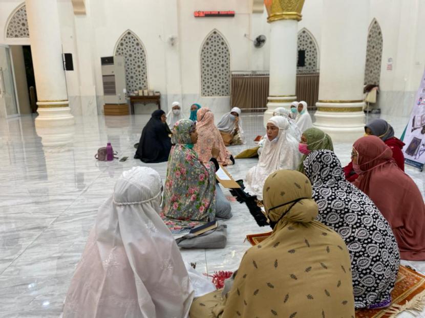 Aktivitas di Masjid (ilustrasi)
