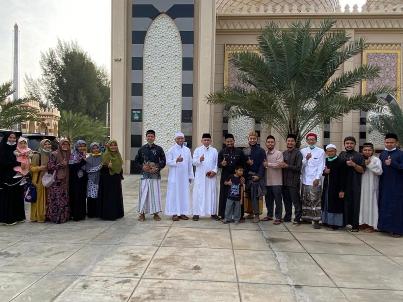 Ikatan Alumni Timur Tengah (IKAT) Aceh kembali melanjutkan programnya setelah sempat terhenti beberapa waktu. Kali ini IKAT Aceh melakukan kegiatan Roadshow Subuh Tahsin dari mesjid ke mesjid.