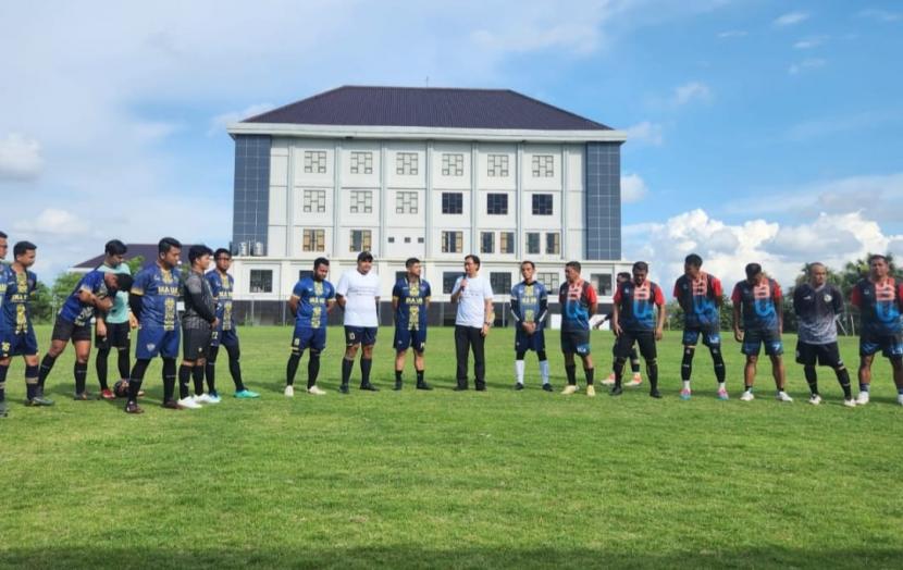 Ikatan Alumni Universitas Brawijaya (IKA UB) menyelenggarakan Trofeo Games sepak bola.