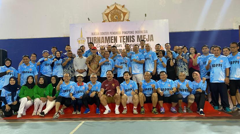 Ikatan Dokter Penghobi Pingpong Indonesia (IDPPI) Cabang Yogyakarta menggelar turnamen tenis meja di GOR UGM (Wisdom Park) Caturtunggal, Depok, kabupaten Sleman, DIY, Ahad (18/8/2024).