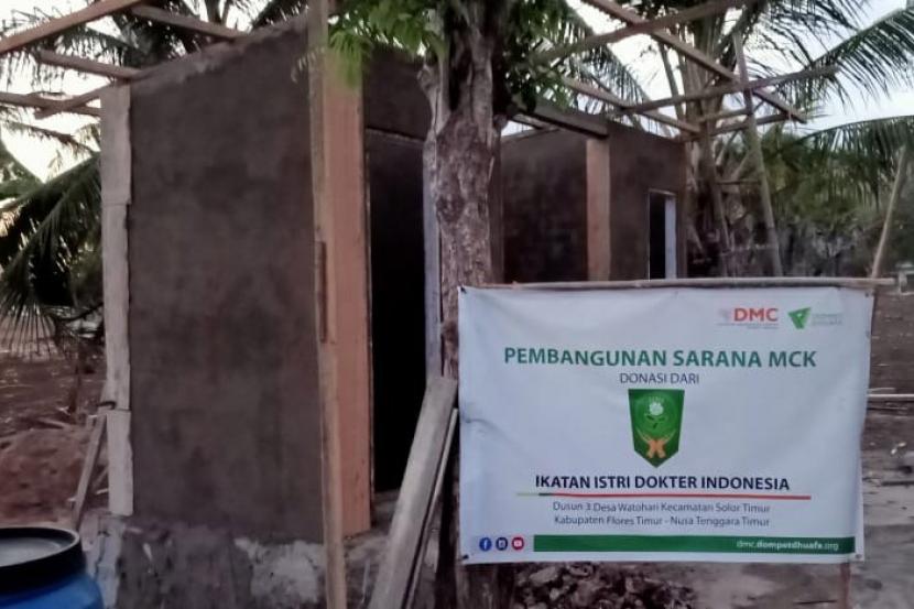 Ikatan Istri Dokter Indonesia menggandeng Disaster Management Center ( DMC ) Dompet Dhuafa dalam program Air dan Sanitasi untuk wilayah kekeringan di Nusa Tenggara Timur (NTT).