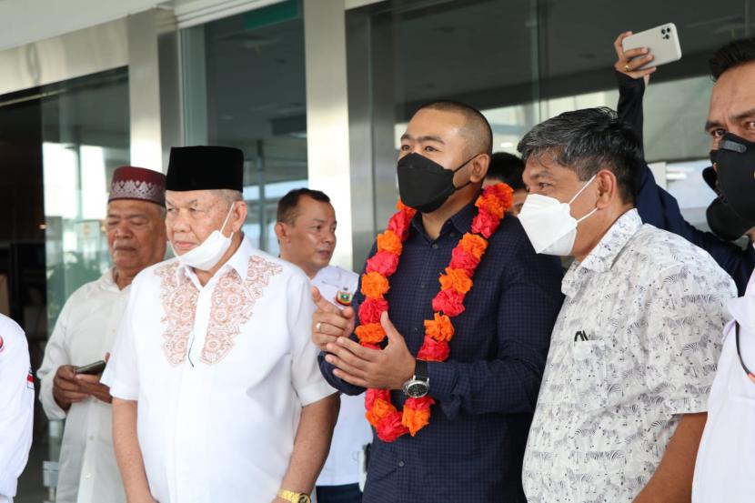 Ikatan Keluarga Minangkabau (IKM) Kota Semarang menghibahkan sebidang tanah seluas 150 meter persegi pada Pemerintah Provinsi Sumatera Barat, Sabtu (14/5/2022).