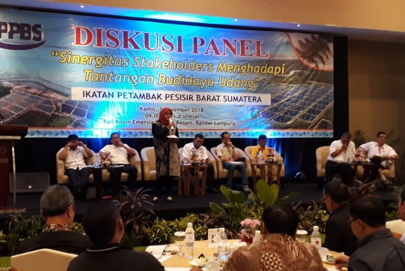 Ikatan Petambak Pesisir Barat Sumatera menggelar Diskusi Panel Sinergitas Stakeholders Menghadapi Tantangan Budidaya Udang Terkini di Bandar Lampung, Kamis (1/11).