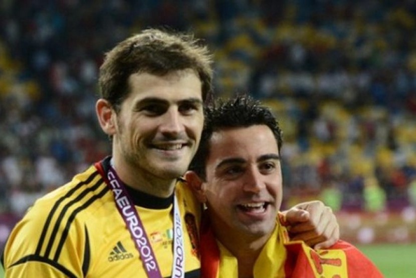 Iker Casillas dan Xavi Hernandez semasa masih memperkuat timnas Spanyol.