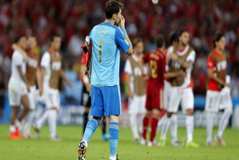 Iker Casillas kecewa harus menerima kenyataan Spanyol tersingkir dari Piala Dunia 2014 usai dikalahkan Cile dengan skior 2-0