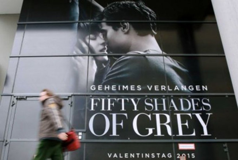 Iklan pemutaran film Fifty Shades of Grey di bioskop terbuka di Adelaide .f