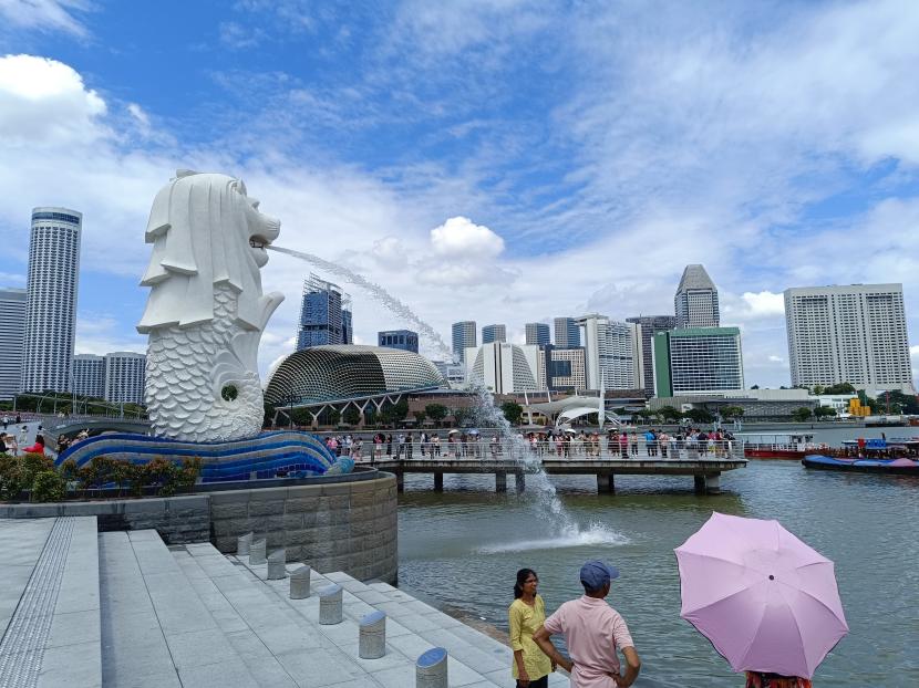 Ikon Singapura patung Merlion yang berada di kawasan Marina Bay Sands, Selasa (15/10/2024).