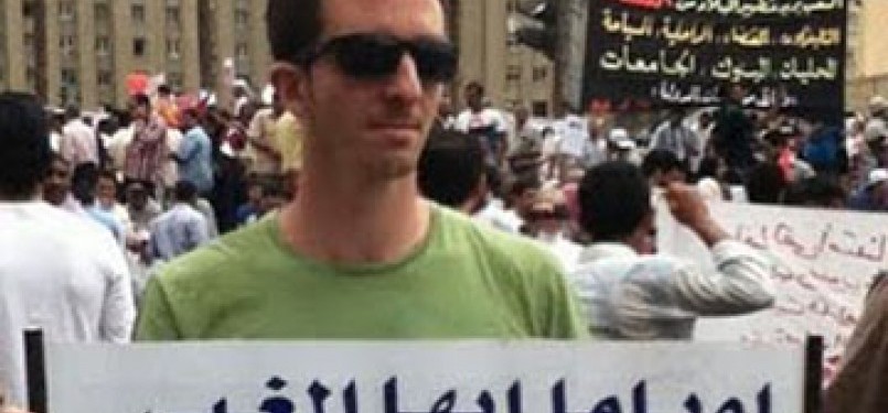 Ilan Grapel di antara demonstran Mesir