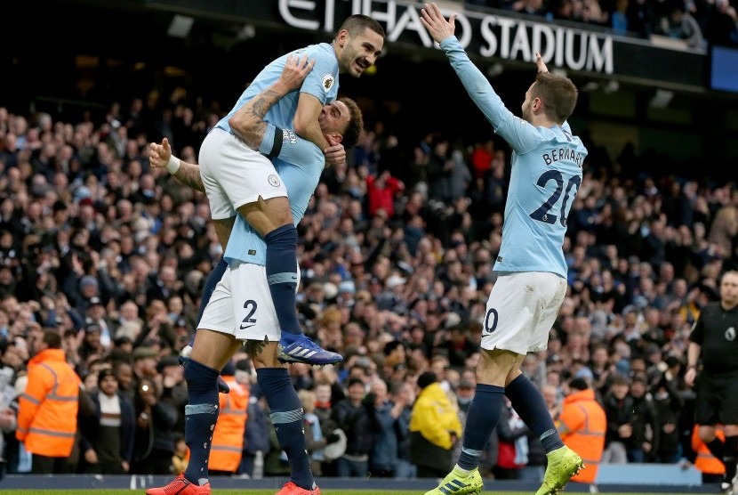 Ilkay Guendogan merayakan gol ke gawang Chelsea.