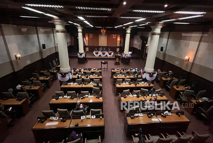 Illustrasi rapat paripurna di DPRD DIY