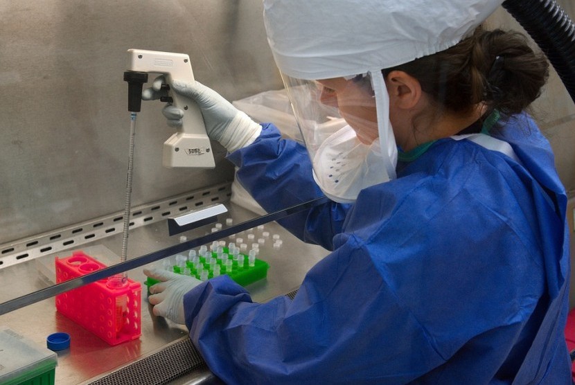 Beijing dengan cepat telah membagikan informasi mengenai kode genetik dari virus corona. Saat ini, para peneliti di AS dan Cina sudah mulai mengerjakan vaksin (Foto: ilustrasi ilmuwan)