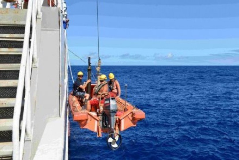 Ilmuwan CSIRO yang akan melepaskan robot laut bio-Argo ke Samudera Hindia fi pesisir Perth tengah bersiap untuk melakukan pelayaran ilmiah selama 2 bulan.