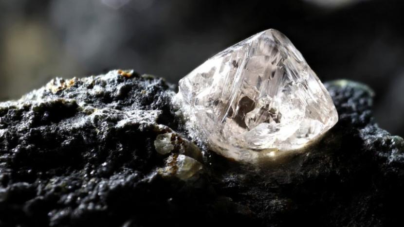 Ilmuwan menemukan mineral di dalam berlian yang diperoleh jauh di bawah permukaan bumi.