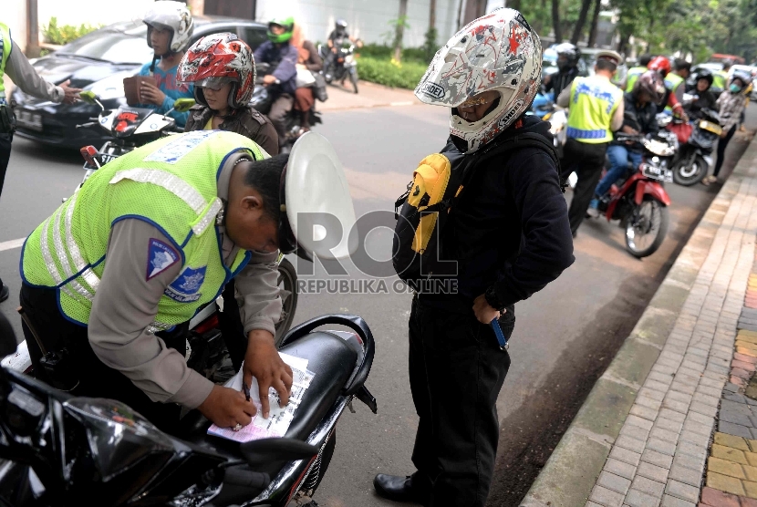 Ilustrasi Ditilang. Setelah Kapolri melarang tilang manual, Polresta Bogor Kota akan mengandalkan Electronic Traffic Law Enforcement (ETLE) mobile. 
