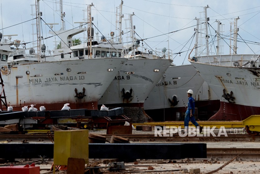 Galangan kapal (ilustrasi). Kementerian Kelautan dan Perikanan (KKP) menghentikan proyek reklamasi galangan kapal milik PT BSI di Kota Batam, Kepulauan Riau, karena ada indikasi pelanggaran pemanfaatan ruang laut.