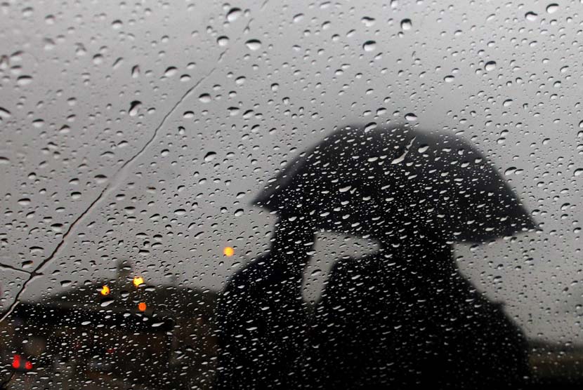 Ilustrasi hujan. Cuaca Hari Ini: Hujan Diprakirakan Turun di Sejumlah Kota Besar