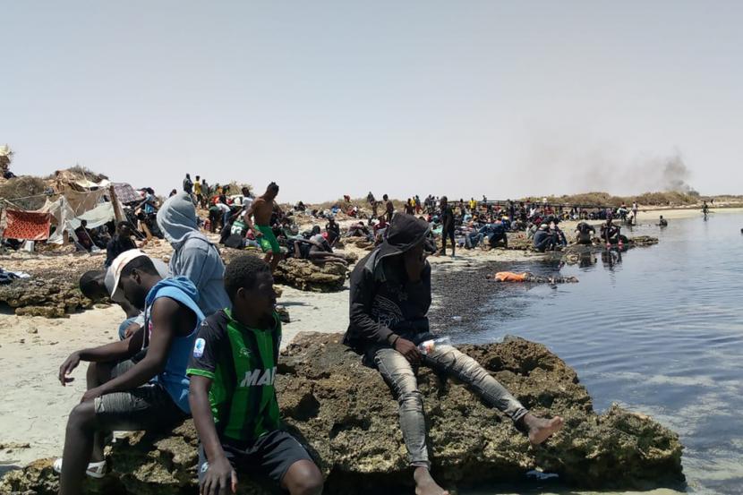 Ilustrasi imigran. Sedikitnya 10 imigran hilang dan satu orang tewas setelah perahu mereka tenggelam di lepas pantai Tunisia.
