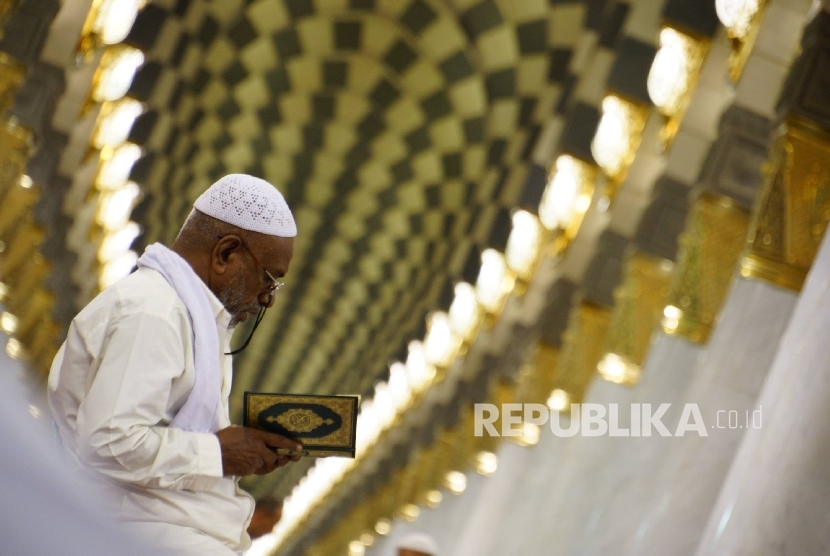 Maksimalkan 10 Hari Terakhir Ramadhan. Foto:  Ilustrasi Itikaf di Masjid Nabawi
