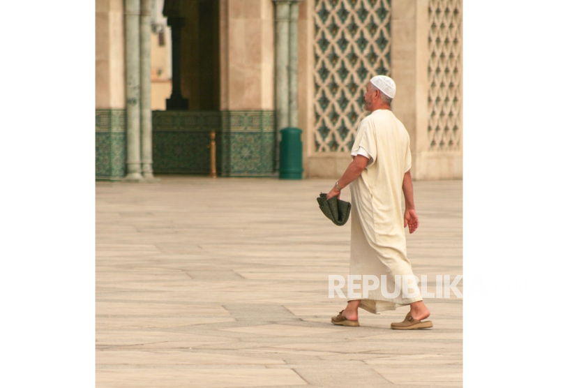 Bagaimana Cara Memilih Imam Shalat?