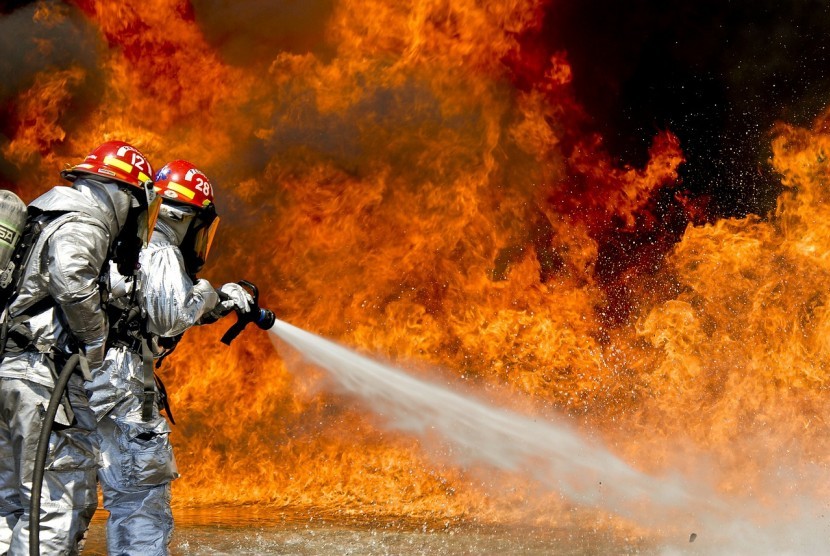 Karyawan di Thailand membakar gudang minyak karena tak terima dimarahi bosnya. Ilustrasi.