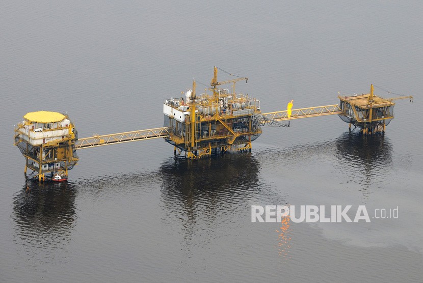 Tim Harga Minyak Indonesia menyatakan, ICP minyak mentah Indonesia pada bulan Oktober 2020 naik sebesar 0,64 dolar AS per barel dari 37,43 dolar AS per barel menjadi 38,07 dolar AS per barel. 