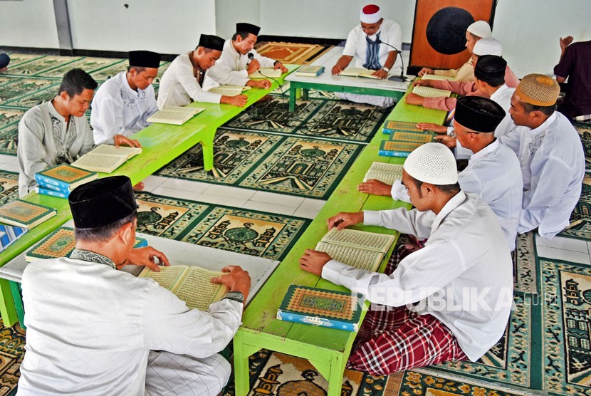 Tahlilan merupakan salah satu tradisi jamak umat Muslim Indonesia.  Ilustrasi tahlilan.