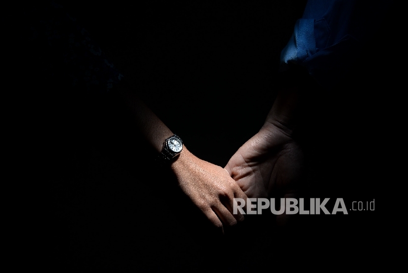 Kisah Seorang Lelaki dan Wanita Berduaan di Padang Sahara. Foto: Ilustrasi Pacaran.