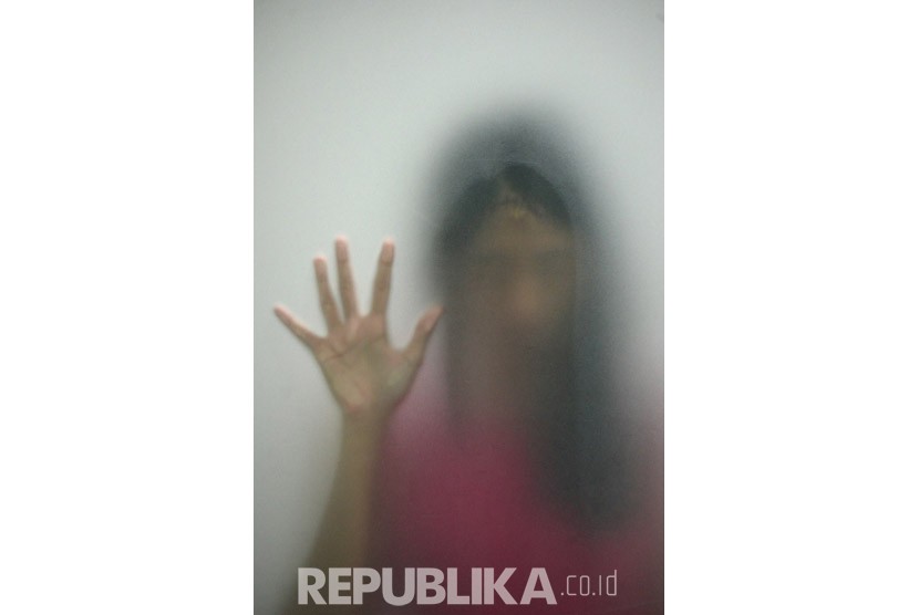 Majelis Ulama Indonesia (MUI) Kota Bandung meminta agar aparat  menghukum HW (36 tahun) dua kali lipat dalam kasus dugan pelecehan seksual terhadap belasan anak. Foto: Ilustrasi Pelecehan Seksual.