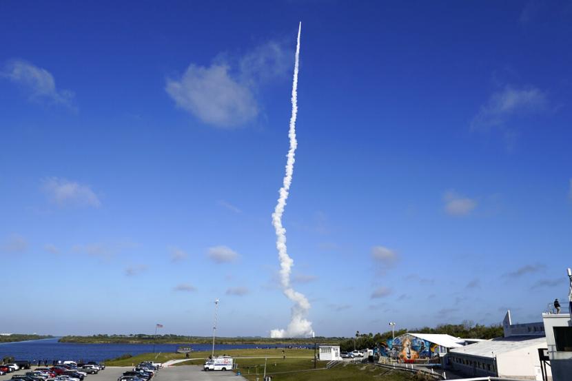 Ilustrasi peluncuran satelit. Pemerintah Presiden Amerika Serikat (AS) Joe Biden mengumumkan akan melarang uji coba rudal antisatelit.