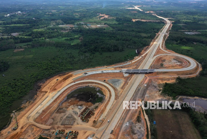 Ilustrasi pembangunan jalan tol. Jalan Tol Indrapura-Kisaran, Sumut ditargetkan rampung pada akhir tahun ini.