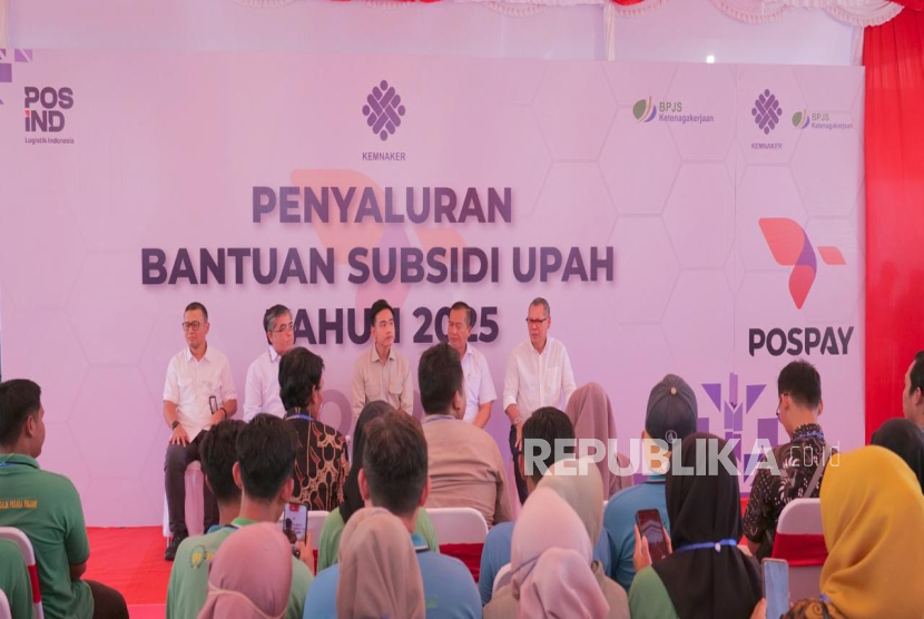 Ilustrasi pemerintah menyalurkan BSU.