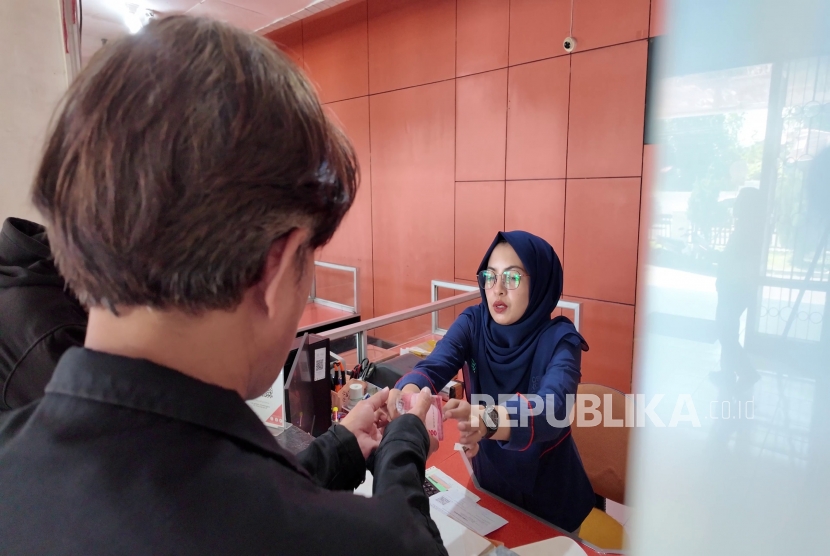 Susah Payah Menyalurkan Bantuan Sosial Hingga Pelosok