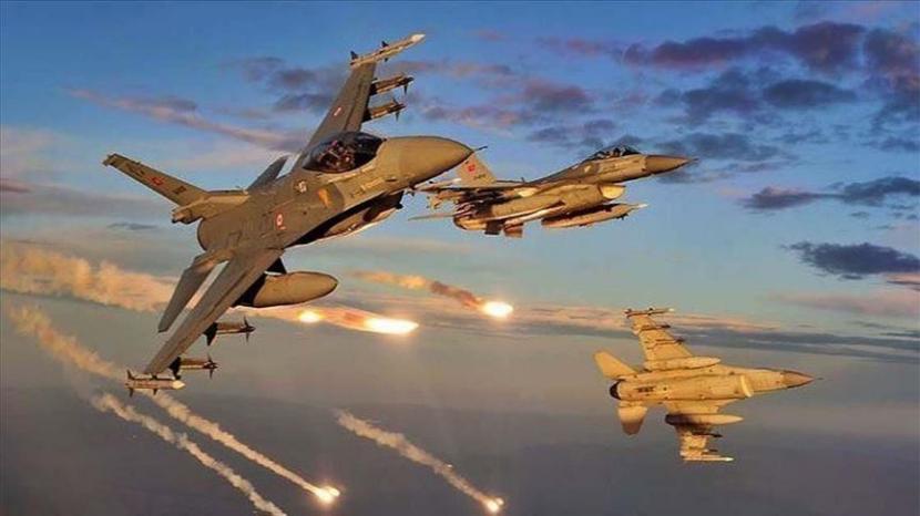 Ilustrasi: Pesawat udara Turki. Kementerian Pertahanan Turki mengatakan pesawat tempur, helikopter dan drone mereka menghantam target Kurdi di utara Irak. 