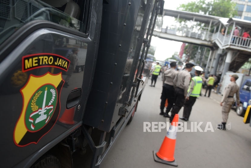 Ilustrasi polisi. Seorang oknum polisi diamankan karena mengigit telinga teman wanitanya.