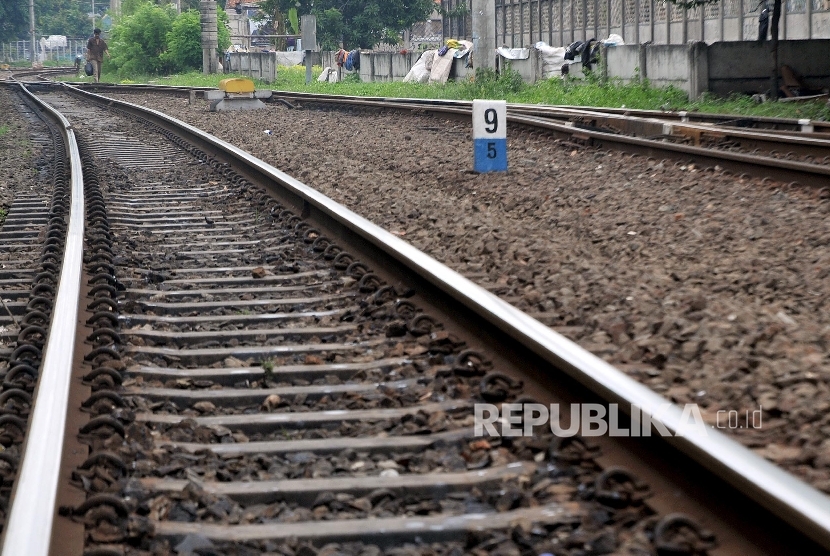 Ilustrasi rel kereta api. Pembangunan perkeretaapian tetap berlanjut meski kondisi fiskal terbatas .