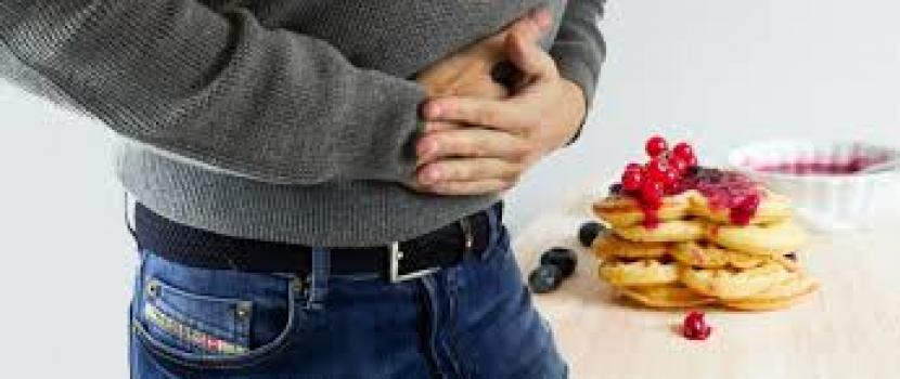Ilustrasi sakit perut. Infeksi omicron dapat menyebabkan gejala yang tak ada kaitannya dengan masalah pernapasan. Penderitanya bisa saja mengalami gejala seperti saat keracunan makanan.