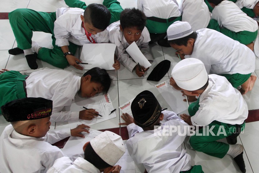Ilustrasi siswa madrasah. Moderasi beragama menjadi salah satu program prioritas Kementerian Agama