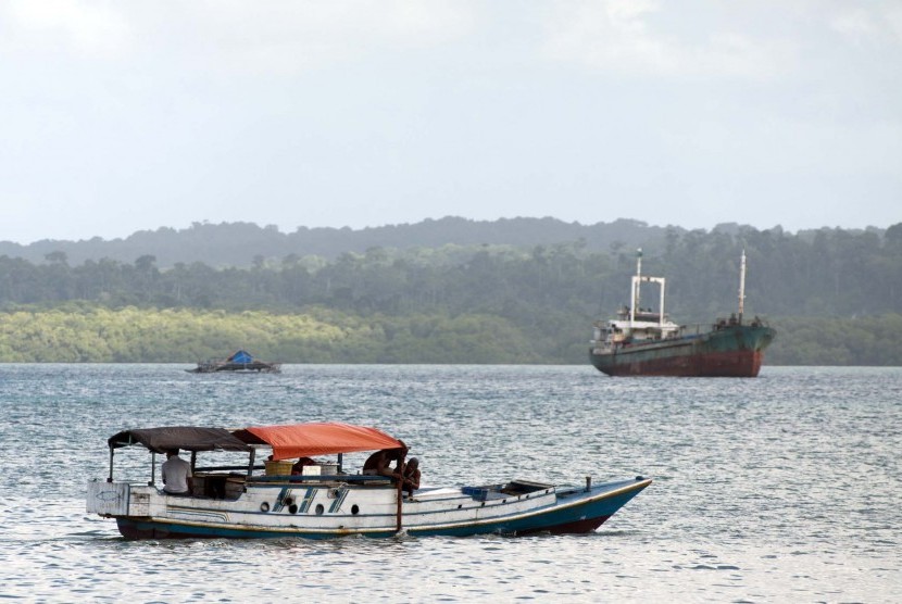 Ilustrasi transportasi antarpulau di Maluku.
