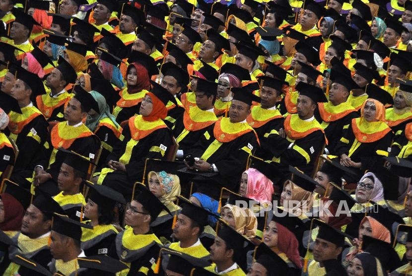 Ilustrasi mahasiswa diwisuda. Pembangunan berkelanjutan membutuhkan peran aktif mahasiswa.     