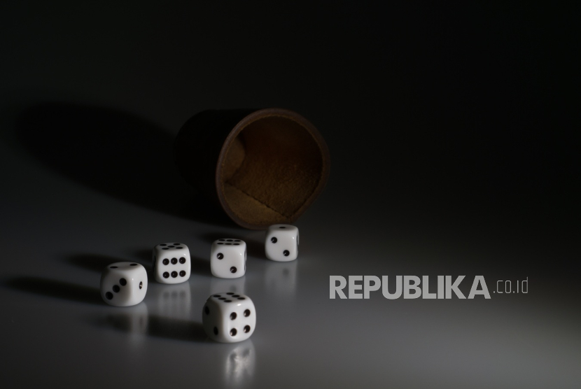 Judi Pakai Uang Teman, Apa Hukumnya dalam Islam?  