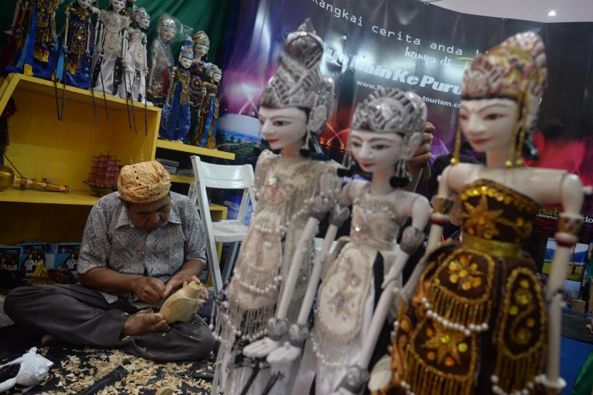 Pameran Seni Rupa Wayang Kontemporer yang diselenggarakan di Pendopo eks Asdrafi, Ndalem Pakuningratan, Sompilan Ngasem, Kadipaten Kraton, Kota Yogyakarta memamerkan 50 karya seni.