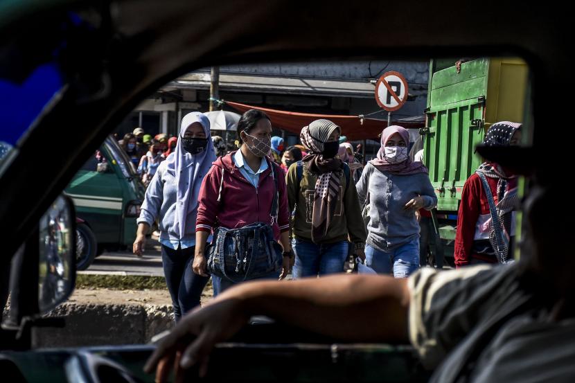 Menteri Koordinator Bidang Pemberdayaan Masyarakat (Menko PM), Abdul Muhaimin Iskandar, mengimbau seluruh masyarakat untuk tidak asal menerima tawaran pekerjaan ke luar negeri. (ilustrasi)