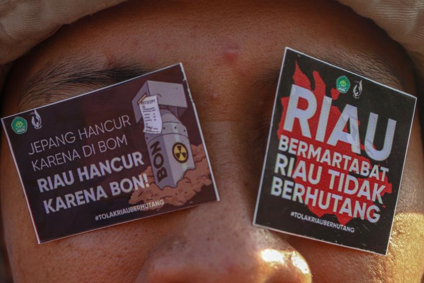 ilustrasi:utang - Mahasiswa dari BEM Universitas Riau berunjuk rasa Tolak Riau Berutang di Pekanbaru, Riau, Kamis (7/11/2019).