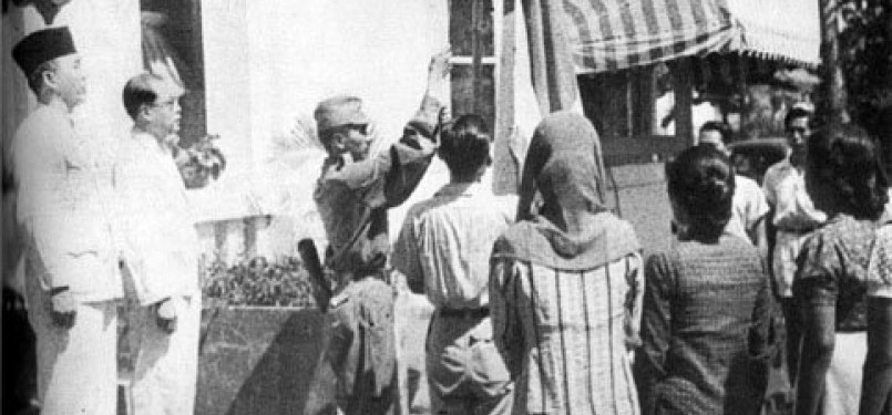 53+ Gambar Pengibaran Bendera Merah Putih 17 Agustus 1945 Kekinian