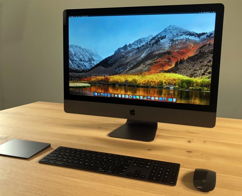 iMac Pro. Apple Inc mengumumkan jajaran komputer iMac dan iPad ramping dengan video berkualitas lebih tinggi untuk melayani dunia kerja dari rumah.
